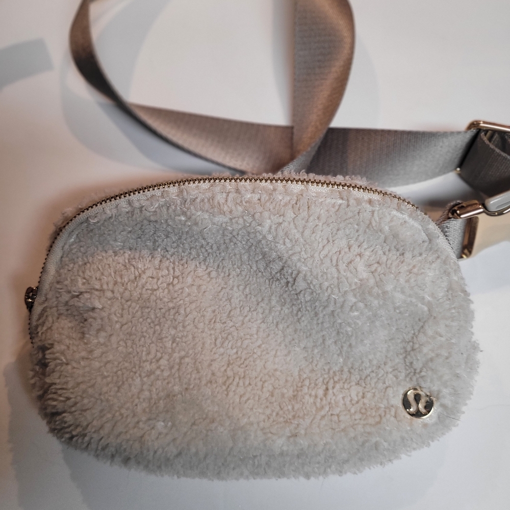 Lululemon Sherpa Belt Bag